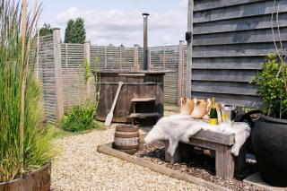 Bonnie's Shepherd's Hut - Wellness & Hot Tub - Nottingham - 6