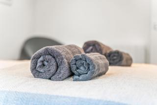 Luxury 2BR City Apt With Parking Sleeps 8 - Nottingham - 5