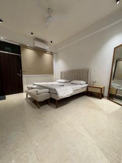 Lux HomeStay By VrindhVasa - Prayagraj - 1