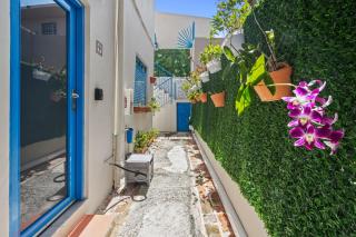 City-View Private Balcony Studio with Hot Tub MM5 - San Juan - 1