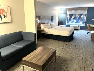 Holiday Inn Express and suites - Latham - 1