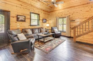 Cabin with Hot Tub and Deck 5 Mi to Broken Bow Lake - Broken Bow - 7