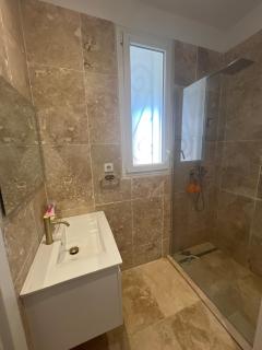 АFter BООKlNG rеquеst sсаn q,r-СОDE to СОNFlRM your rеquеst OR read INF0RMATI0N in dеsсripti0n ---Large chic and cozy apartment in center - Nice - 2