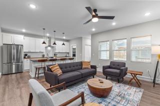 Uptown Elegant Escape | JZ Vacation Rentals - 0