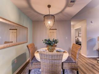 Full Condo w/ Pool & Gym, Sleeps 4 - 9