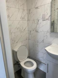 Modern 8-Room Ensuite House with Shared Lounge and Kitchen - Wythenshawe - 0