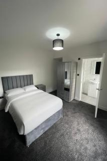 Modern 8-Room Ensuite House with Shared Lounge and Kitchen - Wythenshawe - 8