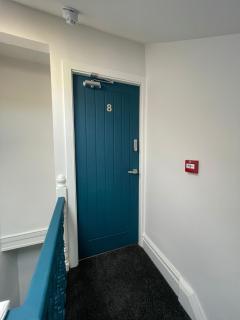 Modern 8-Room Ensuite House with Shared Lounge and Kitchen - 3