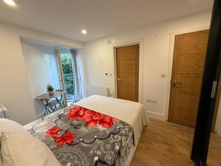 Lara Ensuite Room - Moffat - 9