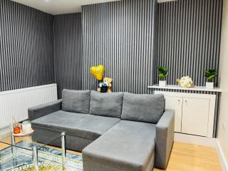 Long Stays, Families & Contractors, Free Parking - Hounslow - 0