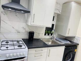 Long Stays, Families & Contractors, Free Parking - Hounslow - 2