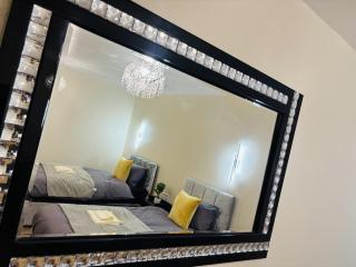 Long Stays, Families & Contractors, Free Parking - Hounslow - 1