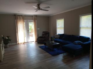 Comfy Home in a Great Location! - Columbia - 6