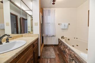 The Voges' Lake House - Amazing lake front house with a beautiful view and game room! - 6