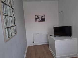 Very Cosy Spacious Property - Atherton - 1