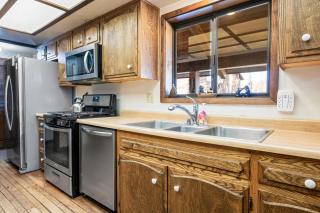 The Voges' Lake House - Amazing lake front house with a beautiful view and game room! - 2