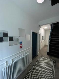 Modern 8-Room Ensuite House with Shared Lounge and Kitchen - Wythenshawe - 3