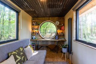 Evergreen cabin, Unique shipping container home in private woods - Chiddingly - 7