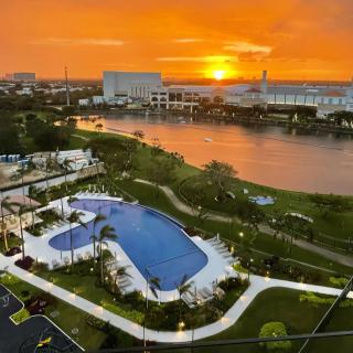Modern Lakeview Condo with Pool and Gym by LAHOS - Mérida - 9