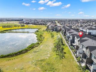 Large Single Family 3 Bedroom House with Air Conditioner, Garage and Lake View - 8