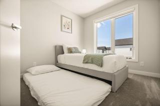 Large Single Family 3 Bedroom House with Air Conditioner, Garage and Lake View - 4