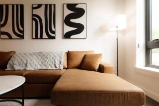 Above The Roots - Sophisticated 1BD Retreat - 7