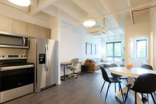 Above The Roots - Sophisticated 1BD Retreat - 3