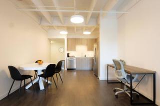 Above The Roots - Sophisticated 1BD Retreat - 2