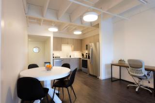 Above The Roots - Classy 1BD Escape - 6