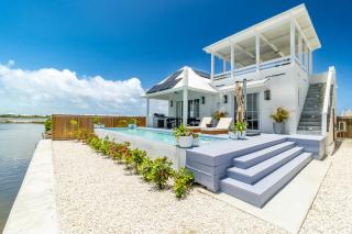 Canalfront Retreat and Pool Club at Mahogany Bay - San Pedro - 6