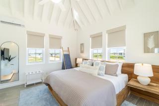 Canalfront Retreat and Pool Club at Mahogany Bay - 4