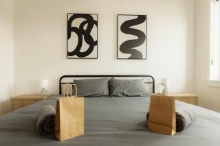 Above The Roots - Stylish 1BD on the Square - 6