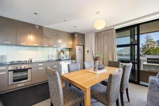 Lakeview Luxury 2 Bed Retreat - 7