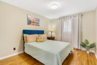 Spacious Family Home w Games, Netflix and Backyard - Mississauga - 1