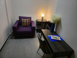 Modern 1BR Apt with Workspace and Gym, Kilimani - Nairobi - 4