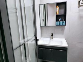 Modern 1BR Apt with Workspace and Gym, Kilimani - Nairobi - 1