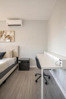 Modern 3-Bdrm Apt in Black Rock - 7