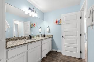 Sunrise Paradise - Pet Friendly! Community Pool! - 0