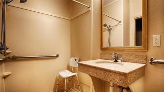 Comfort Inn & Suites - Waco - 8