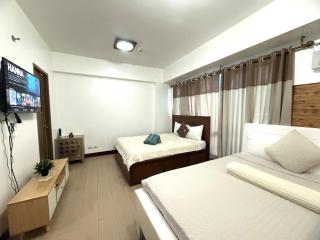 Kyedenz Unit -Two Palm Tree Villas Newport Naia T3 - Manila - 0