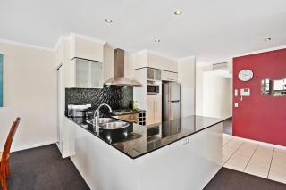 Stylish Escape Free Parking for 2 Walk to CBD - Brisbane - 8