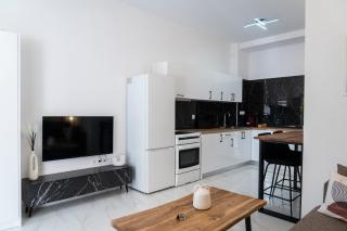 The White House minimal apartments - Kalamata - 0