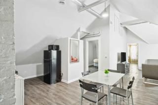 Cozy 2-Bed Urban Retreat in Downtown Detroit Private - 0