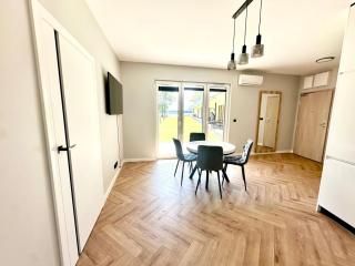 Salon z widokiem na jezioro Kisajno i 2 sypialnie - Giżycko - 6