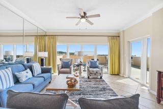 Dive into Paradise at Beach Manor! Pool & Beach Just a Shell's Throw Away - 1