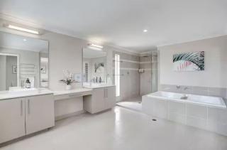 The location is great, a short drive from Caloundra and Mooloolaba - Golden Beach - 4