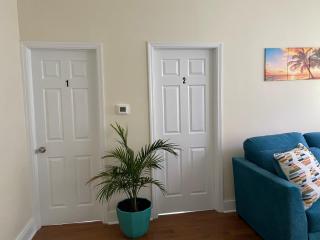 Tropical Oasis - Room 2 - Irvington - 1