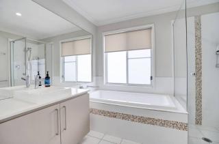 The location is great, a short drive from Caloundra and Mooloolaba - Golden Beach - 3