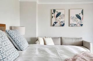 The location is great, a short drive from Caloundra and Mooloolaba - Golden Beach - 2