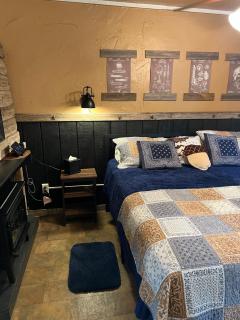 Acorn Hideaways Canton Rustic Old West Frontier Suite - Canton - 6